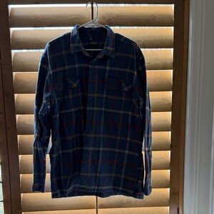 Patagonia Blue and Red Plaid Casual Flannel Button Down Shirt